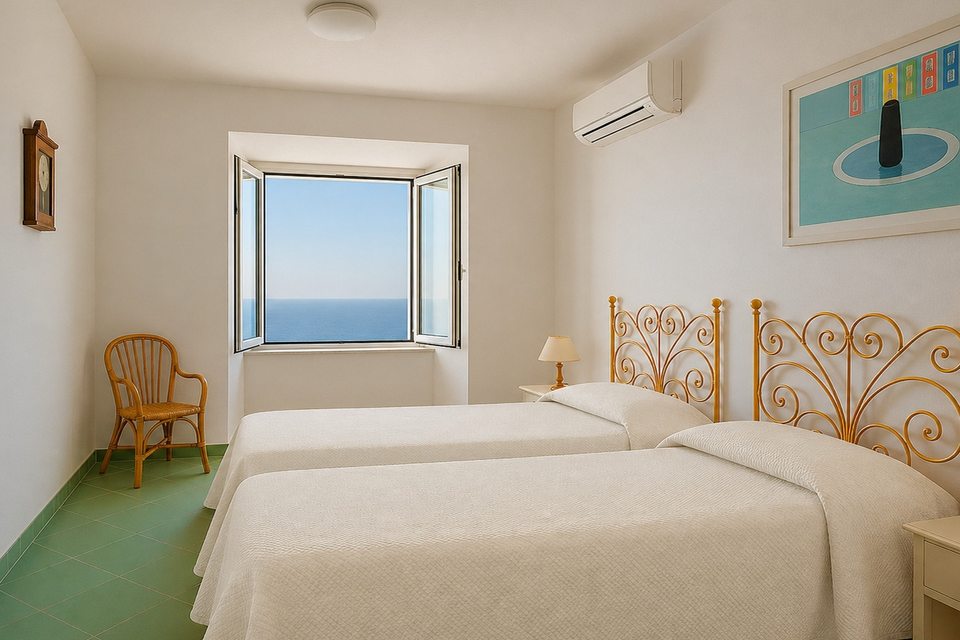 Camera con due letti singoli e vista mare